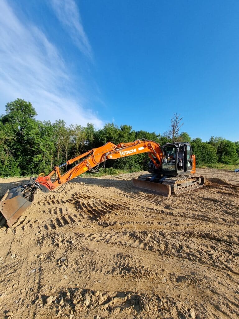 Utilisation d'une pelleteuse sur chenilles pour des services d'excavation.