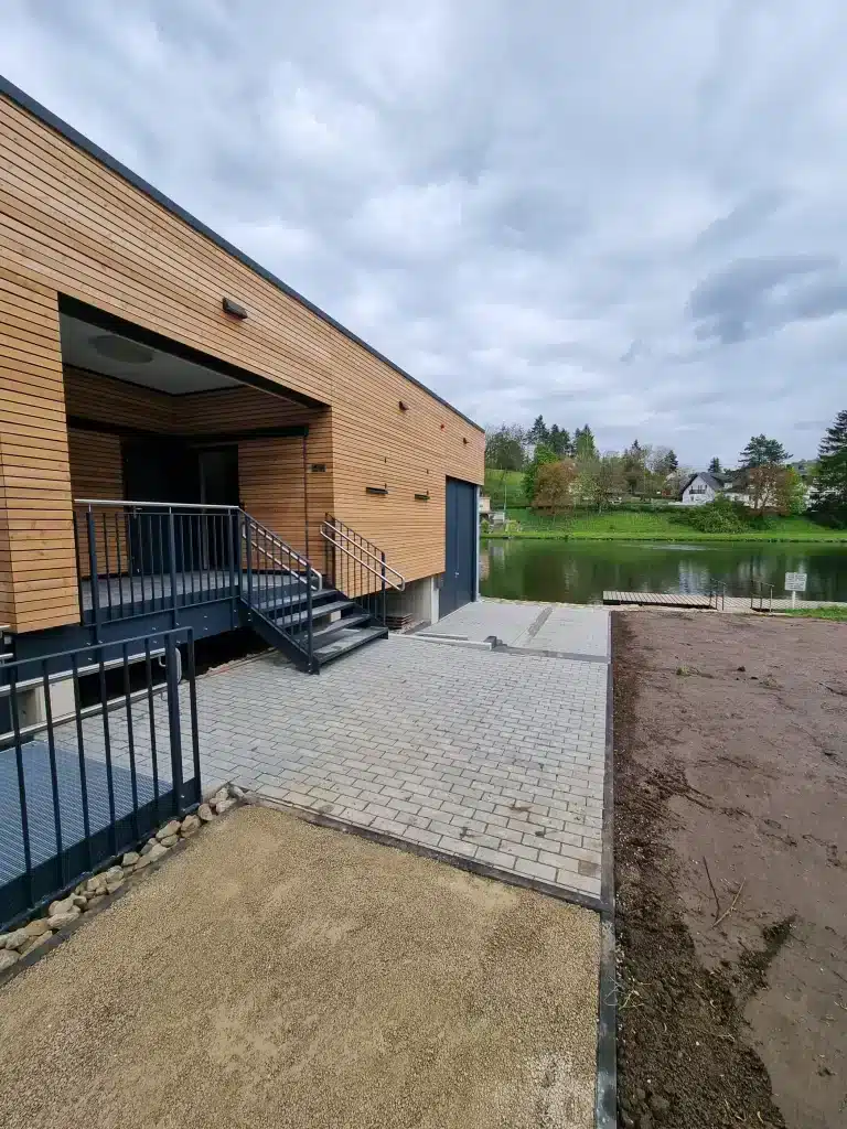 Bau einer neuen Hütte für den Wasserskiclub von Rosport-Mompach.