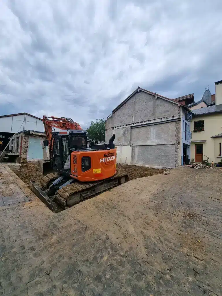 Photo de l'état d'un chantier après la démolition d'une maison.