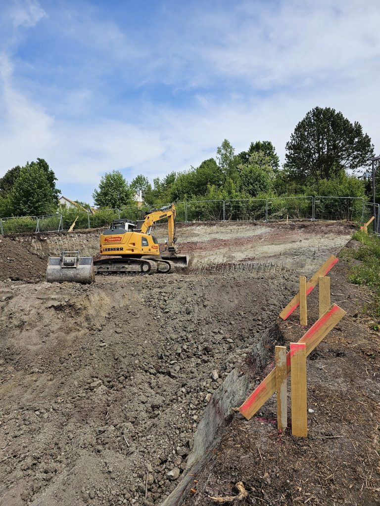 Location de pelle pour chantier d'excavation au Luxembourg.