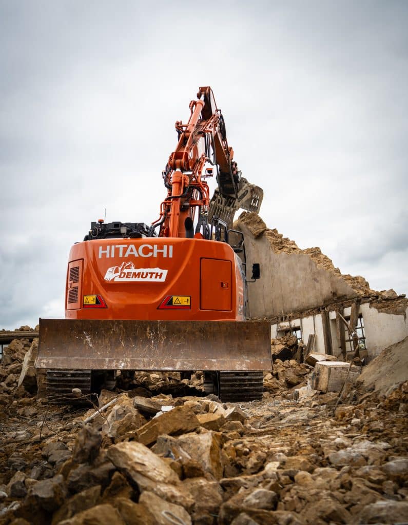 Location de pince de tri par la société Demuth Sàrl.