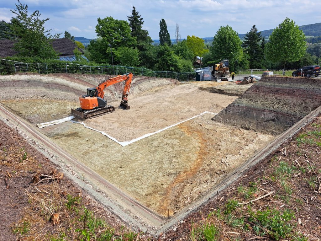 Pelle à louer pour travaux de terrassement au Luxembourg.